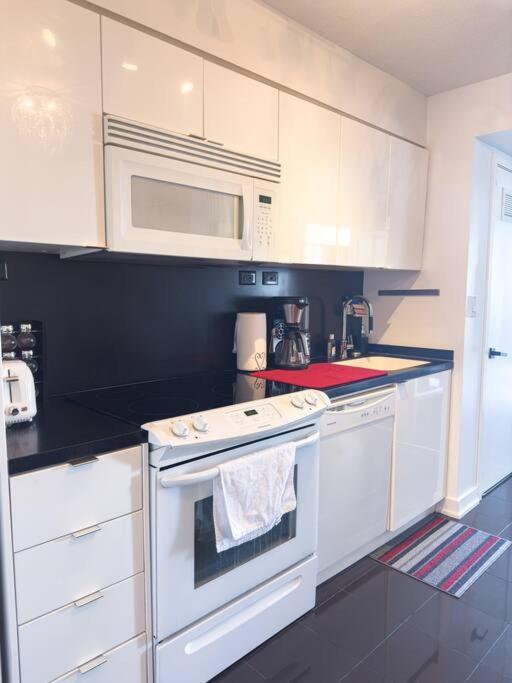 Comfort Two Beds Suite By Cn Tower Rogers Centre Plus Free Parking Toronto Extérieur photo
